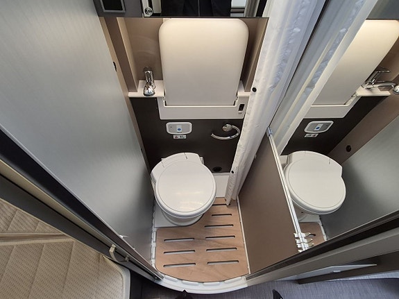 Bürstner Harmony Line dubbla AC, 2 sitt och sovplatser, dragkrok, dieselvärme 17 of 26