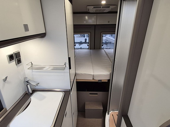 Bürstner Harmony Line dubbla AC, 2 sitt och sovplatser, dragkrok, dieselvärme 13 of 26
