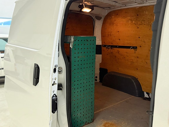Nissan NV200 12 of 13