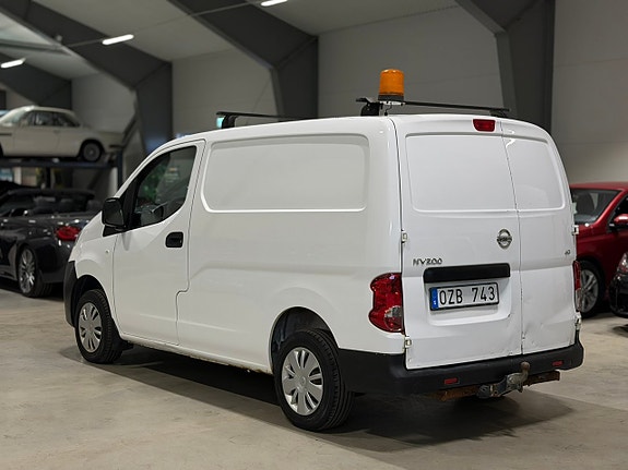 Nissan NV200 3 of 13