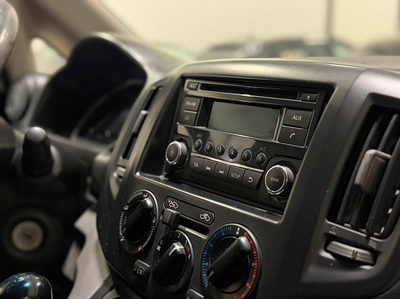 Nissan NV200 10 of 13