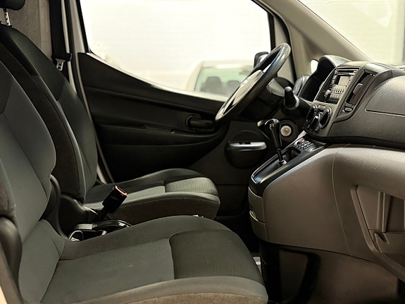 Nissan NV200 8 of 13