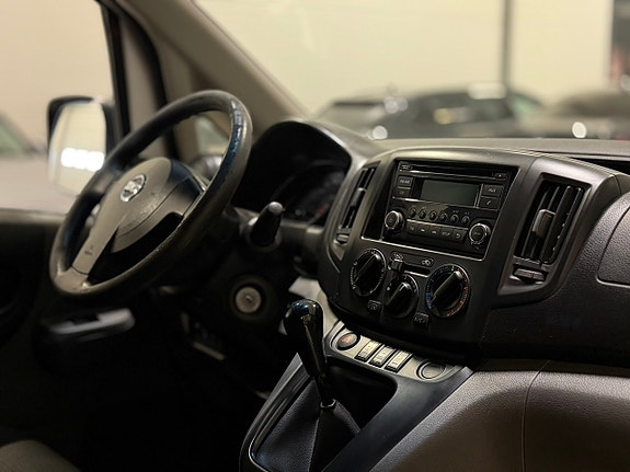 Nissan NV200 9 of 13