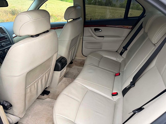Cadillac BLS 7 of 12