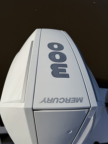 Axopar 28 AC Brabus Trim Line 12 of 24