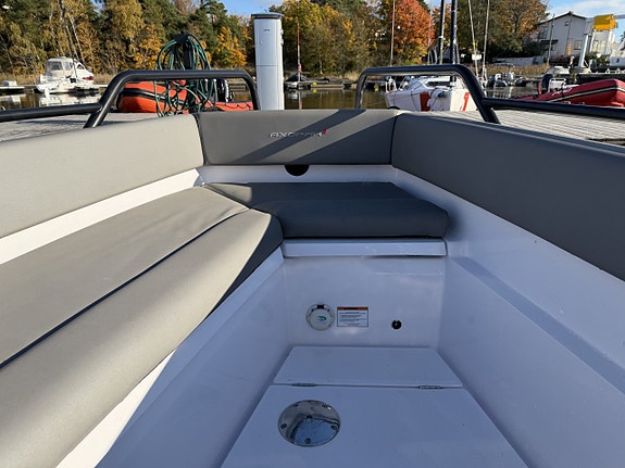 Axopar 28 AC Brabus Trim Line 14 of 24