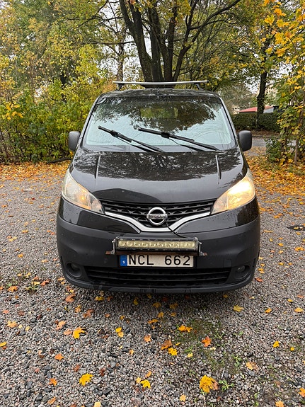Nissan NV200 2 of 5