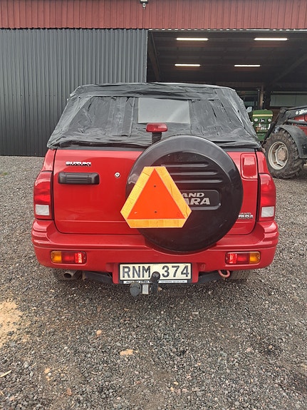 Suzuki Grand Vitara 2 of 4