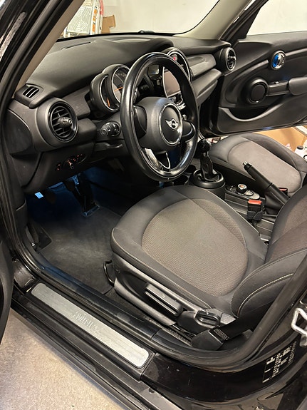 MINI Cooper 3 of 5
