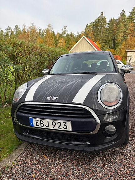 MINI Cooper 4 of 5