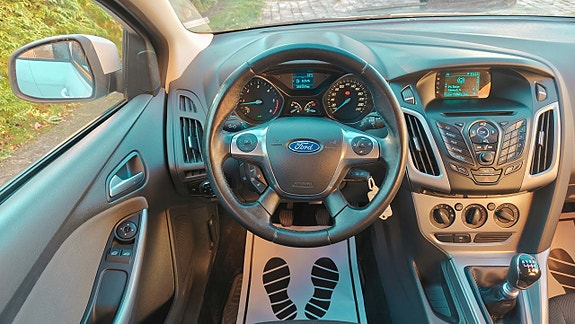 Ford Focus 7 of 23