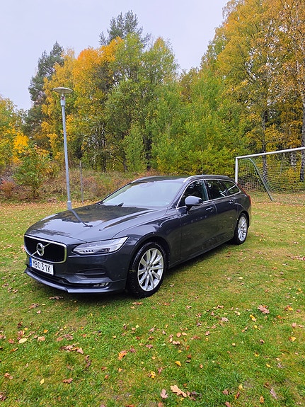 Volvo V90 2 of 10