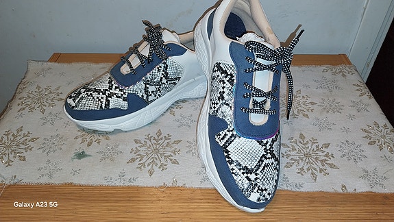 Product image 1 of 8