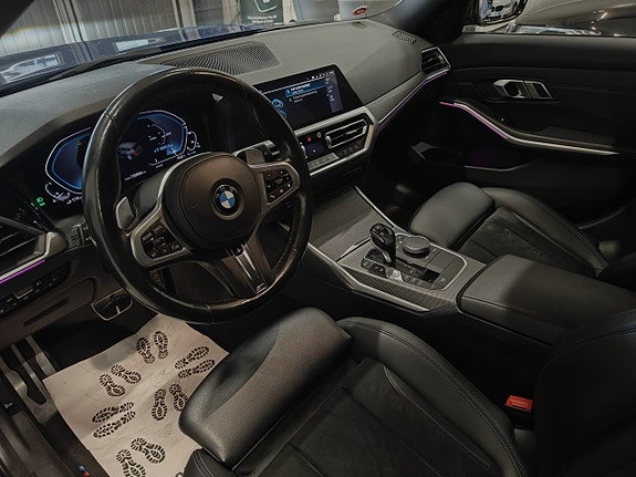 BMW 330e 11 of 23