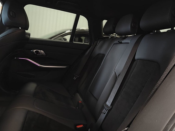 BMW 330e 16 of 23