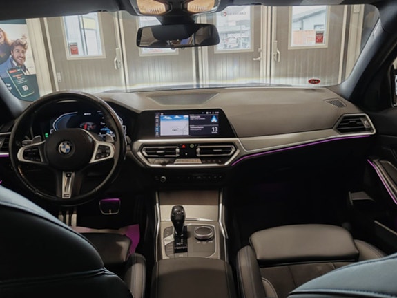 BMW 330e 18 of 23