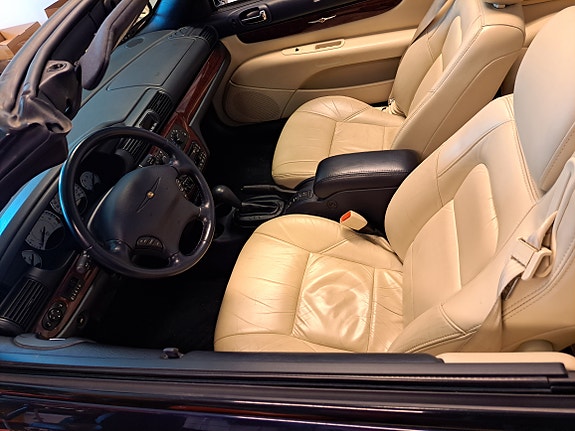 Chrysler Sebring 4 of 9