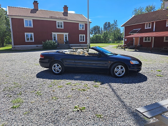 Chrysler Sebring 2 of 9