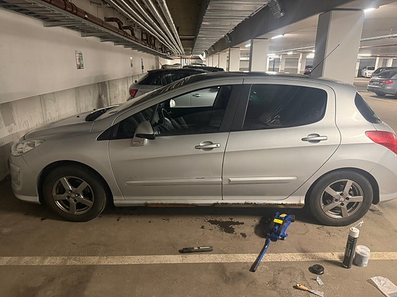Peugeot 308 4 of 16