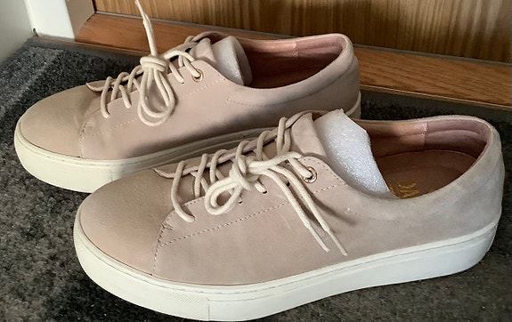 Sneakers dam