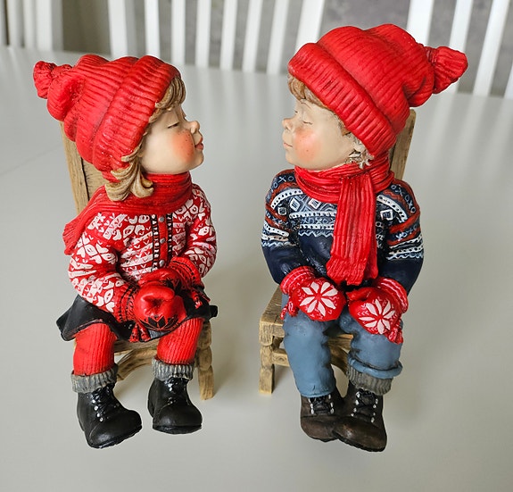 Candy Designs Carl Larsson julfigurer pojke och flicka på stol