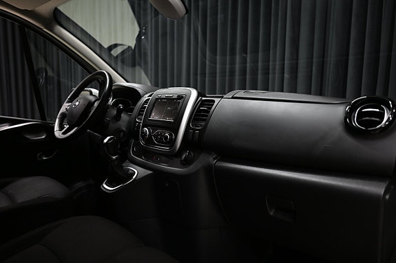 Nissan NV300 25 of 27