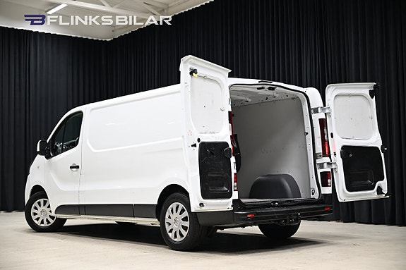 Nissan NV300 11 of 27