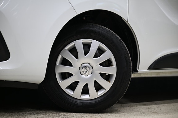 Nissan NV300 10 of 27