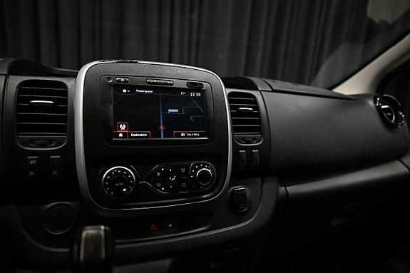 Nissan NV300 23 of 27