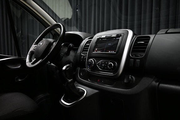 Nissan NV300 26 of 27