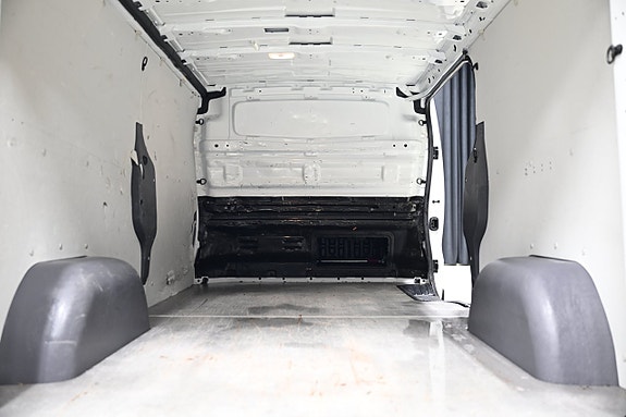 Nissan NV300 12 of 27