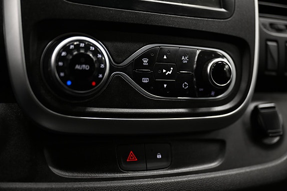 Nissan NV300 22 of 27