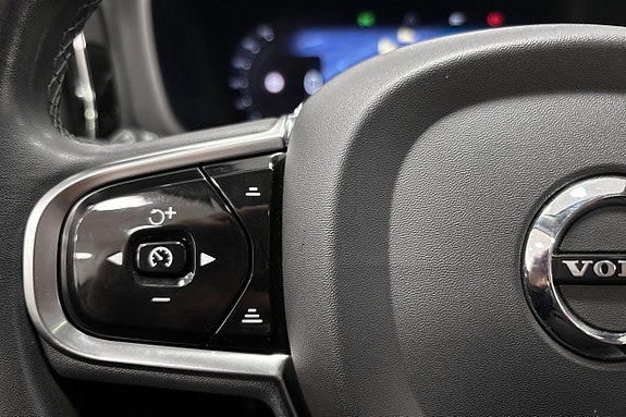 Volvo XC60 13 of 28