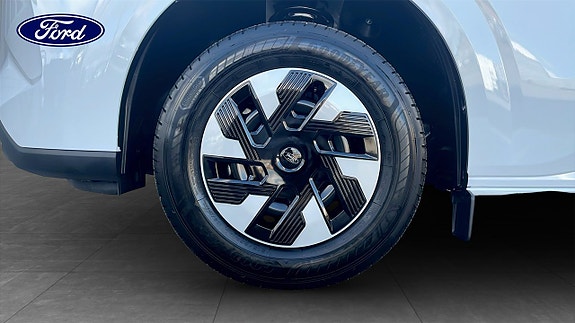 Ford E-Transit 9 of 10