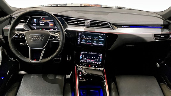 Audi Q8 e-tron 11 of 26