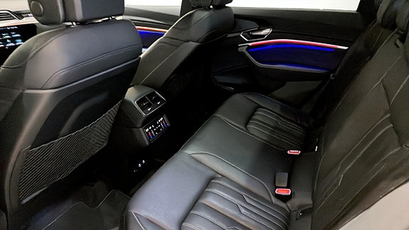 Audi Q8 e-tron 13 of 26