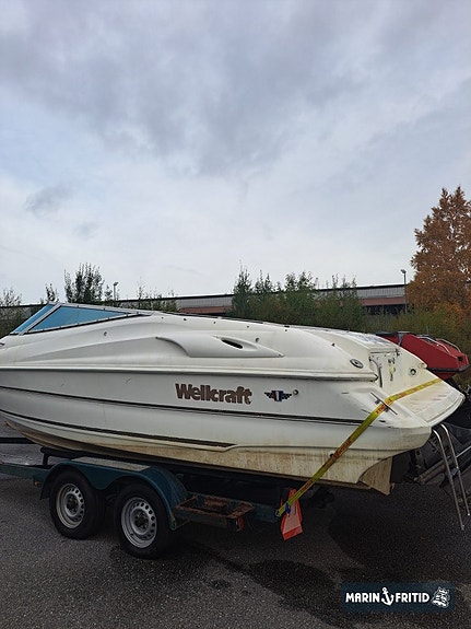 Wellcraft 2400 + 7.4 L Volvo Penta 2 of 6