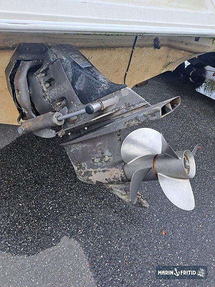 Wellcraft 2400 + 7.4 L Volvo Penta 3 of 6