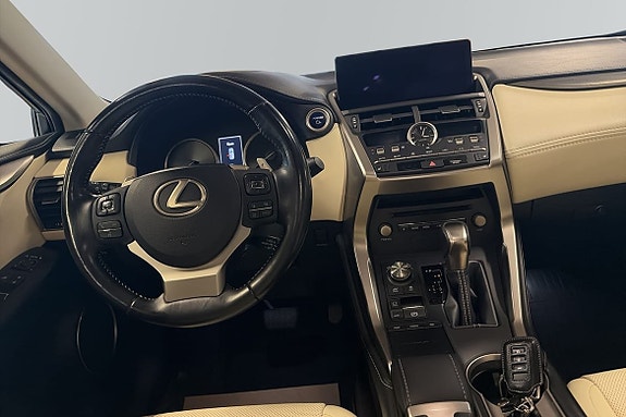 Lexus NX300h 9 of 11