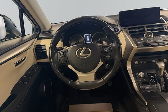 Lexus NX300h 10 of 11