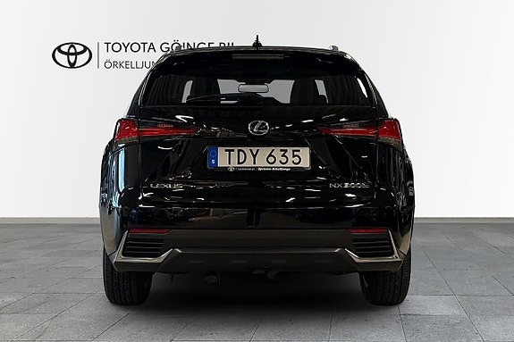 Lexus NX300h 5 of 11