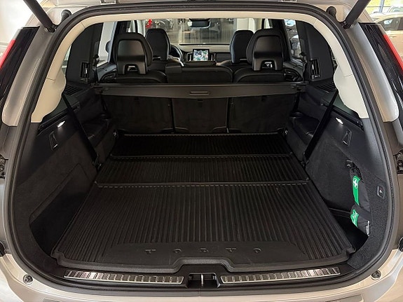 Volvo XC90 18 of 22
