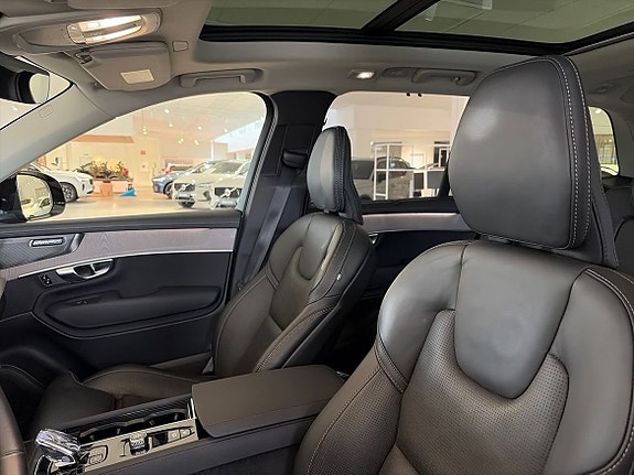 Volvo XC90 10 of 22