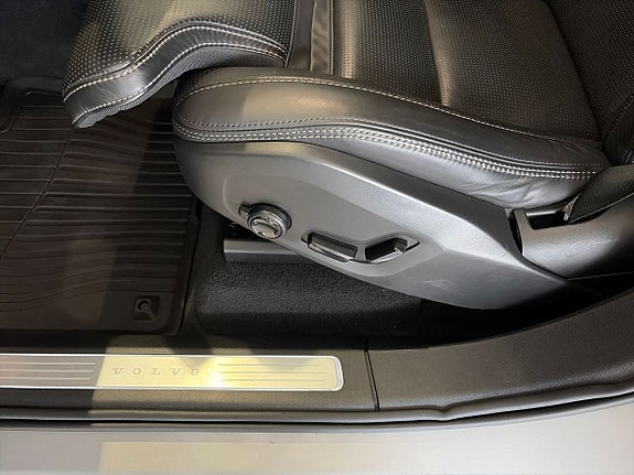Volvo XC90 11 of 22