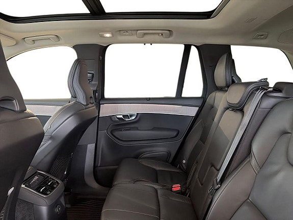Volvo XC90 12 of 22