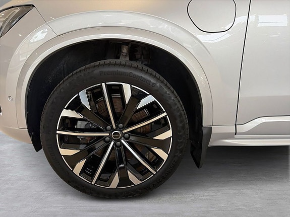 Volvo XC90 8 of 22