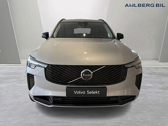 Volvo XC90 4 of 22