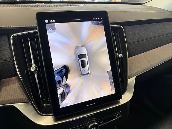 Volvo XC90 15 of 22