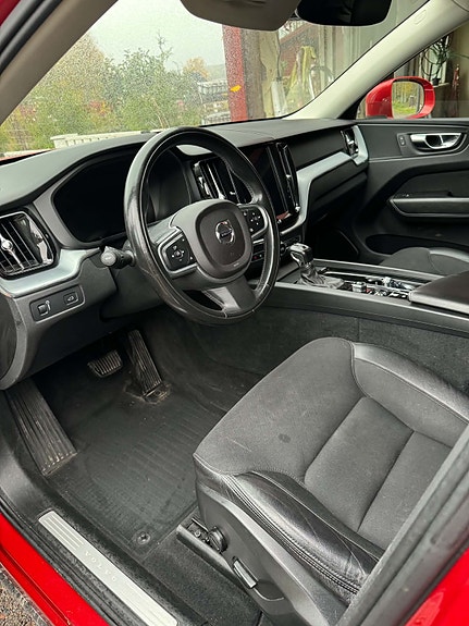 Volvo XC60 5 of 17