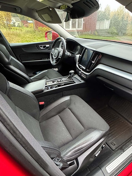 Volvo XC60 7 of 17